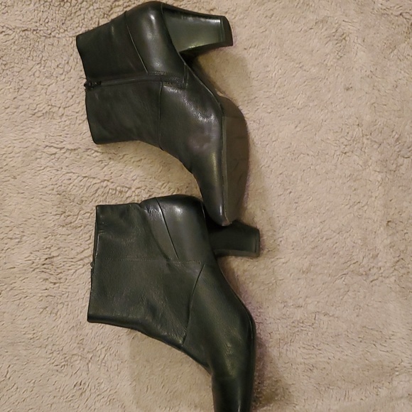 Clarks Sz 9.5 Wide Black Booties - Picture 4 of 10
